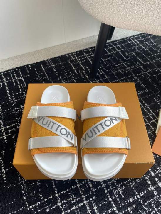 Picture of Louis Vuitton Slippers _SKULVsz38-46mnf07021251
